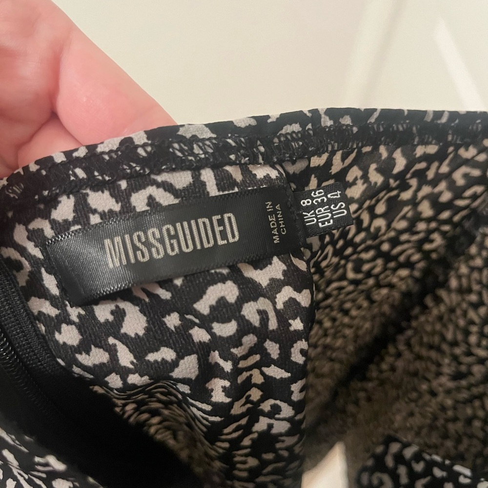 Missguided Patterned Dress - Picture 5 of 5